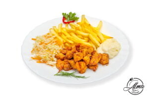 Shaworma de pui cu cartofi pai, salata de varza alba si sos de maioneza cu usturoi