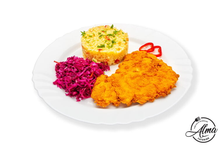 Snitel crispy de curcan cu pilaf de orez si salata de varza rosie