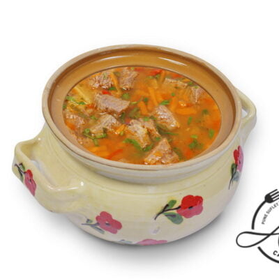 Oală cu ciorbă de văcuță